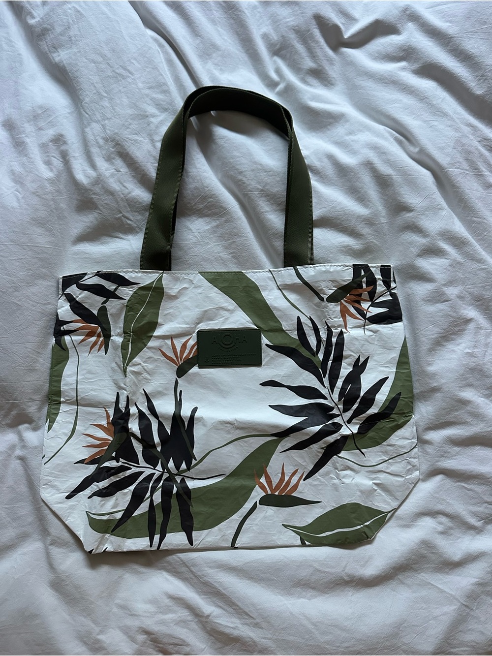 NWOT ALOHA Collection Day Tripper Painted Birds